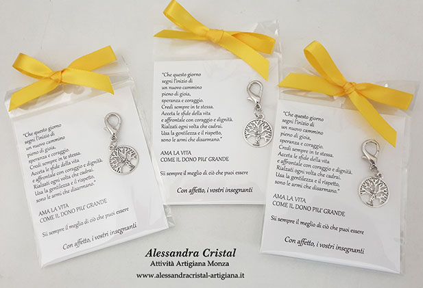 regalo per alunni terza media, moschettone con ciondolo albero in confezione con dedica da parte delle maestre