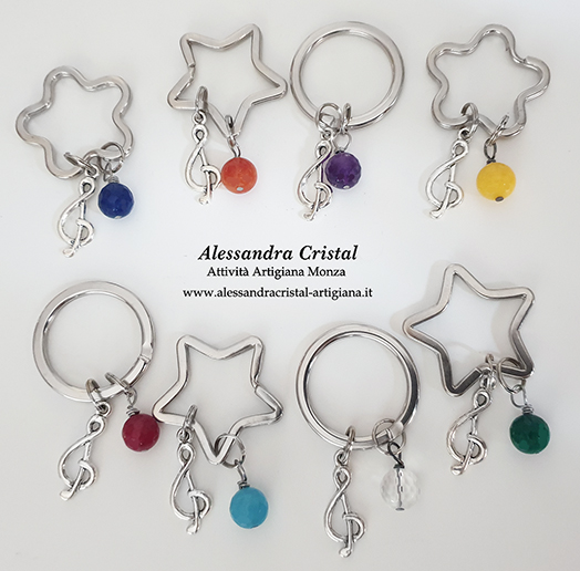 portachiavi con ciondolo chiave di sol e pietra dura colorata, tanti colori disponibili