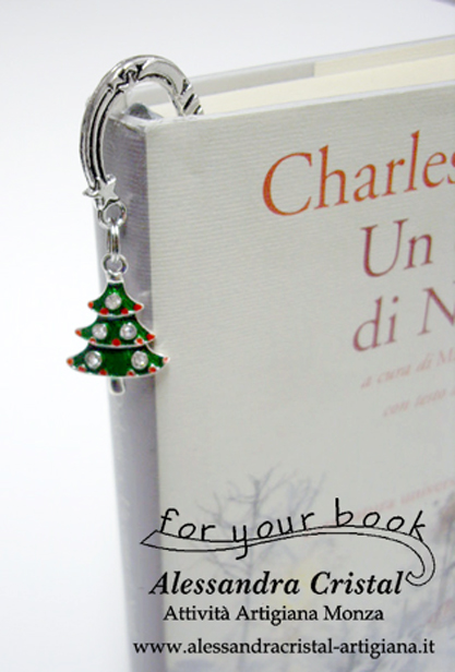 segnalibro in metallo come regalo di Natale con ciondolo Albero di Natale, inserito in un libro. Come si usa un segnalibro in metallo