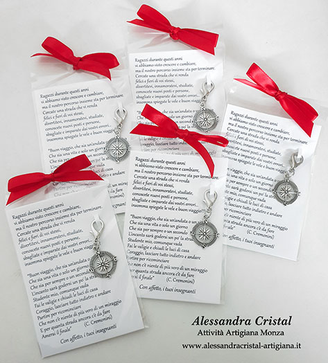 regalo per alunni da parte della maestre, ciondolo con moschettone rosa dei venti confezionato personalizzato